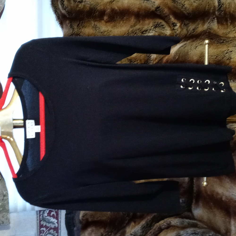 Joan Rivers small black blouse